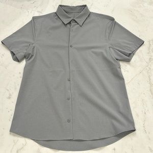 Lululemon men short sleeve button up shirt Airing easy size M Gray rarely worn